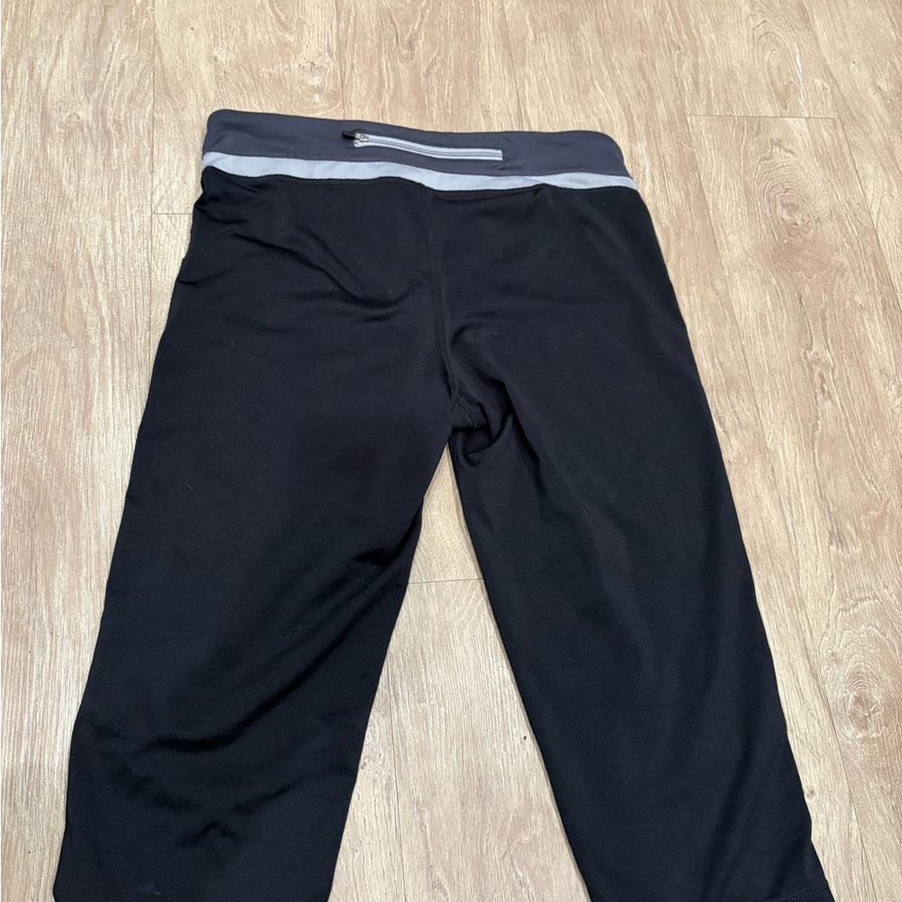 5/$25 Fila Black Capri Leggings with Gray Waistband and Zip